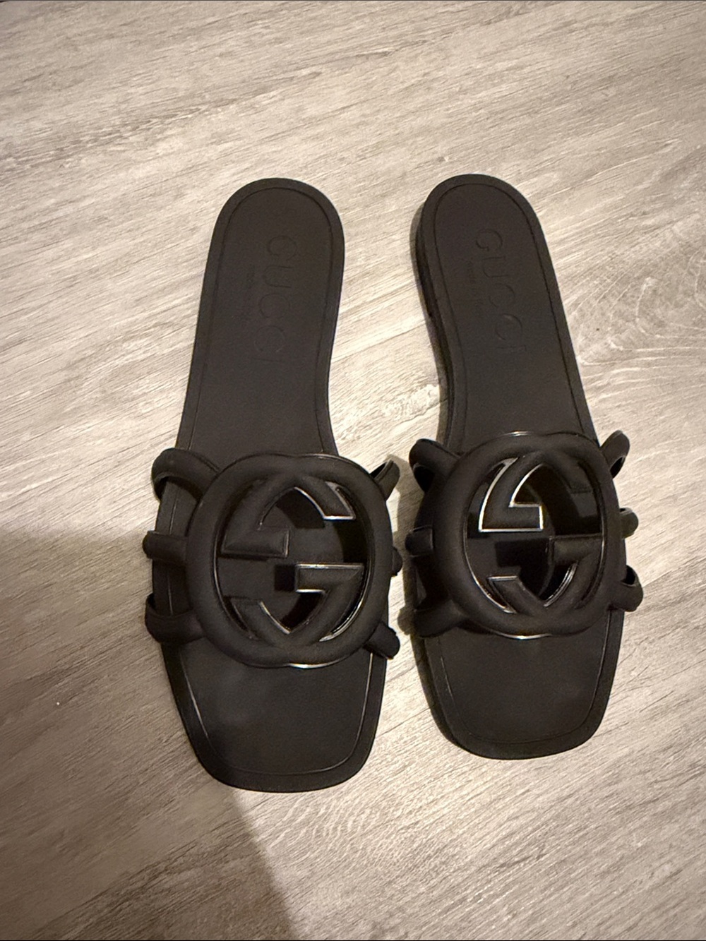 Gucci Black Interlocking GG Slide Sandals - Picture 4 of 5